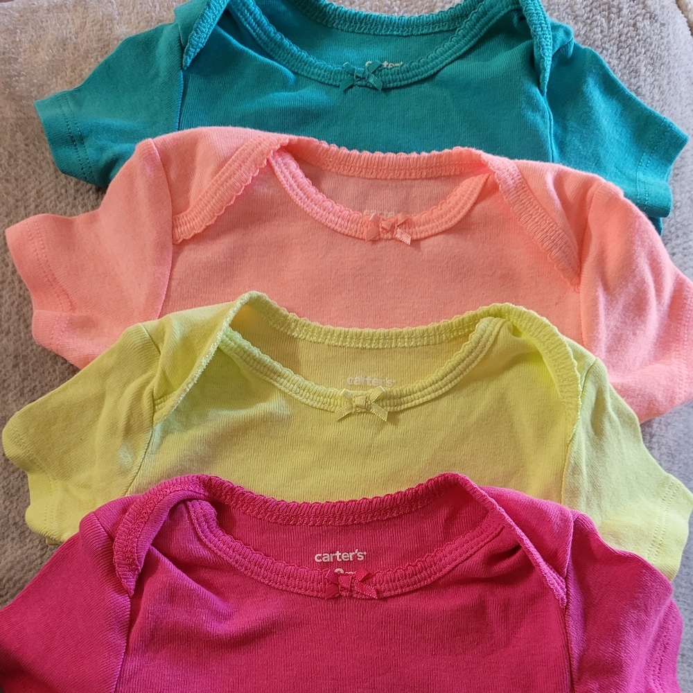 Size 12 months carter's onsie EUC like new